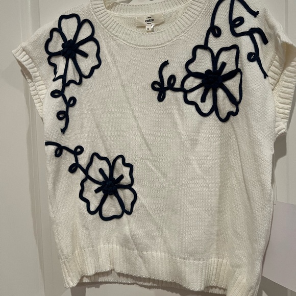 NEW white short sleeve embroidered floral sweater - Picture 6 of 7